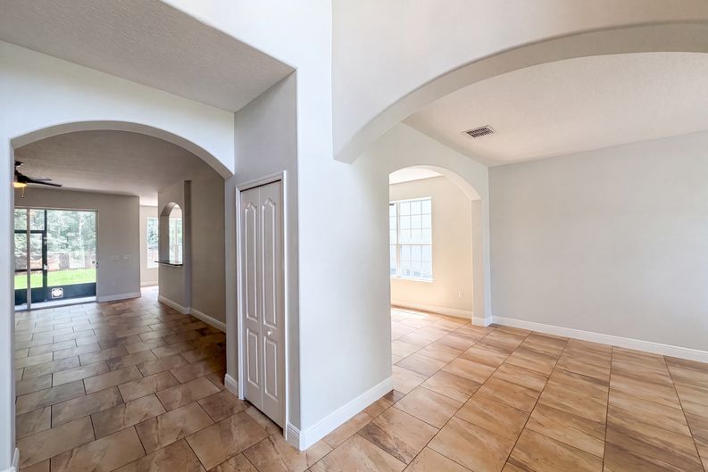 Photo 6 of 39 of 12706 Grovehurst Ave, Winter Garden, FL