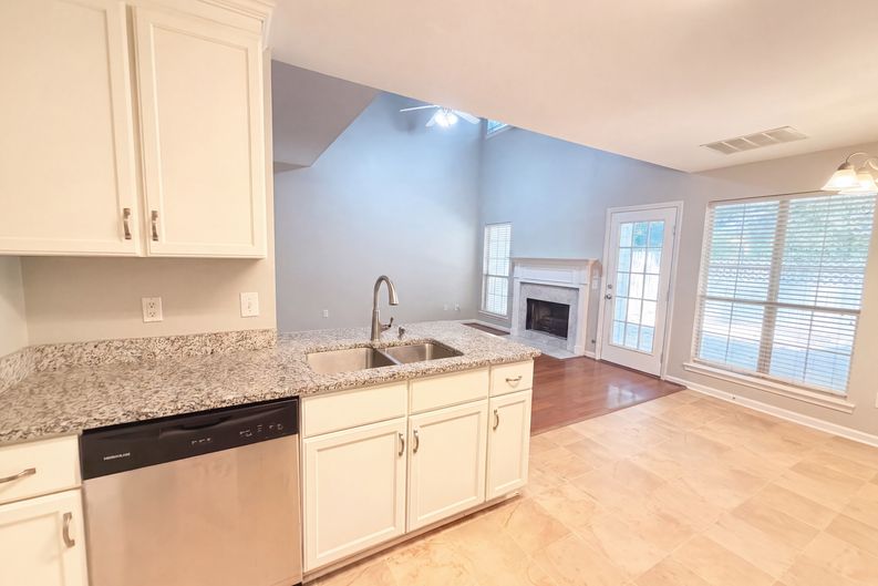 Photo 15 of 20 of 531 Canyon Park Dr, Pelham, AL