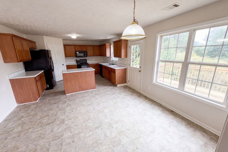 Photo 7 of 39 of 910 Paper Creek Dr, Lawrenceville, GA