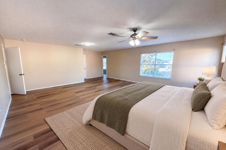 Photo 9 of 23 of 2727 High Point Dr, Round Rock, TX