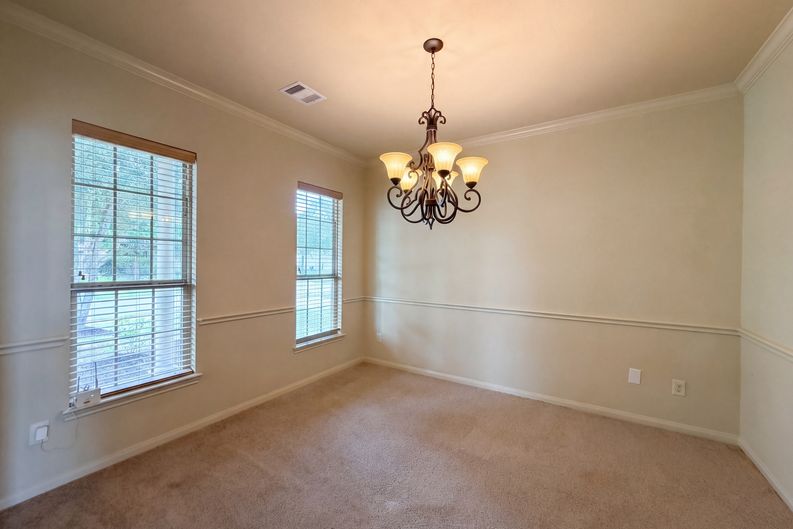 Photo 10 of 25 of 4710 Autumn Pine Ln, Houston, TX