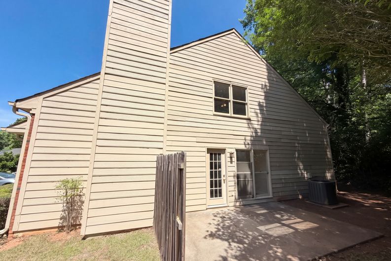Photo 5 of 26 of 1150 Magnolia Way SE, Smyrna, GA