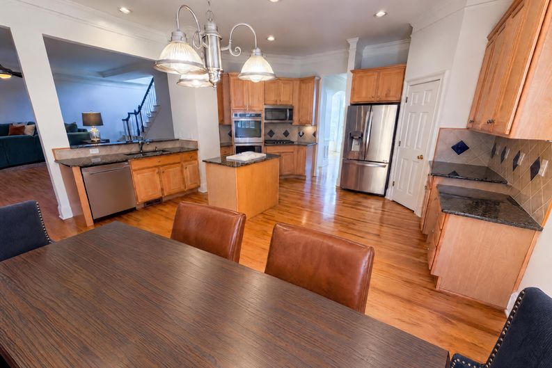 Photo 7 of 41 of 3725 Wescott Way, Sandy Springs, GA