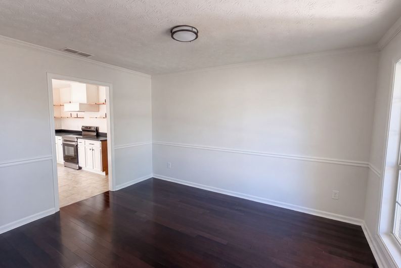 Photo 8 of 25 of 1668 Bennett Dr, McDonough, GA