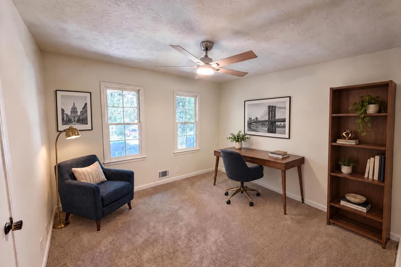 Photo 14 of 35 of 1825 Marsh Creek Dr, Lawrenceville, GA