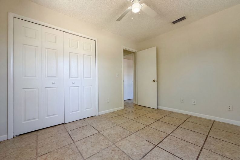 Photo 19 of 24 of 909 Winchester Ct, Brandon, FL