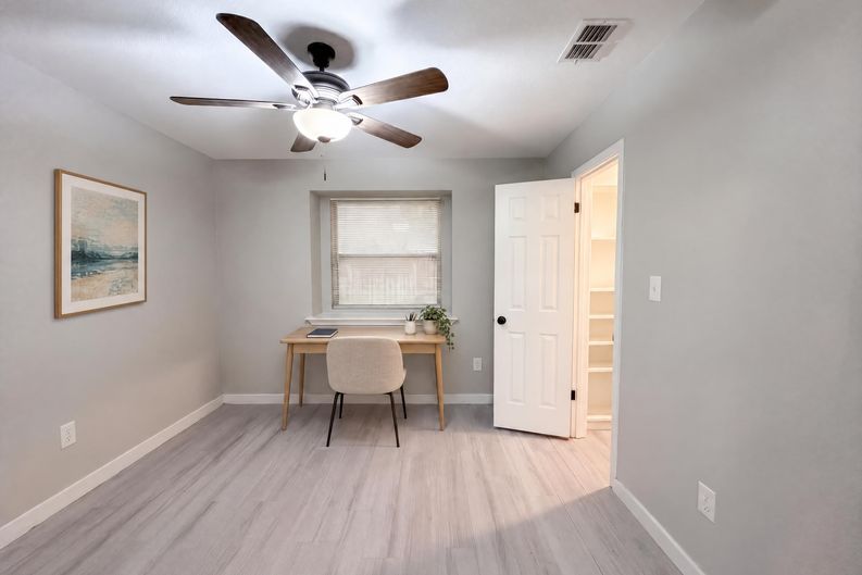 Photo 14 of 18 of 13214 Deepwater Cir, Corpus Christi, TX
