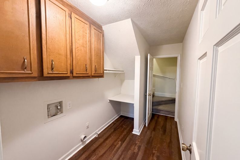 Photo 19 of 29 of 4379 Inns Brook Dr, Snellville, GA