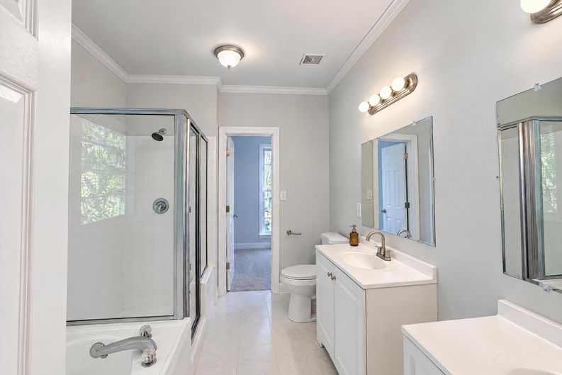 Photo 13 of 29 of 2916 Woodslope Dr, Raleigh, NC