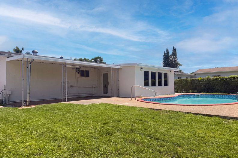 Photo 18 of 22 of 6200 SW 109th Ave, Miami, FL