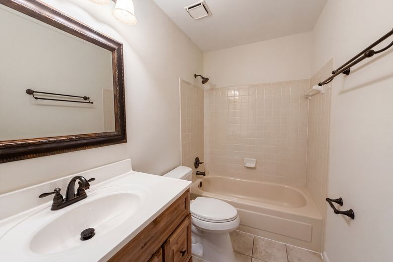Photo 14 of 31 of 16201 Surfview Ct, Grover, MO