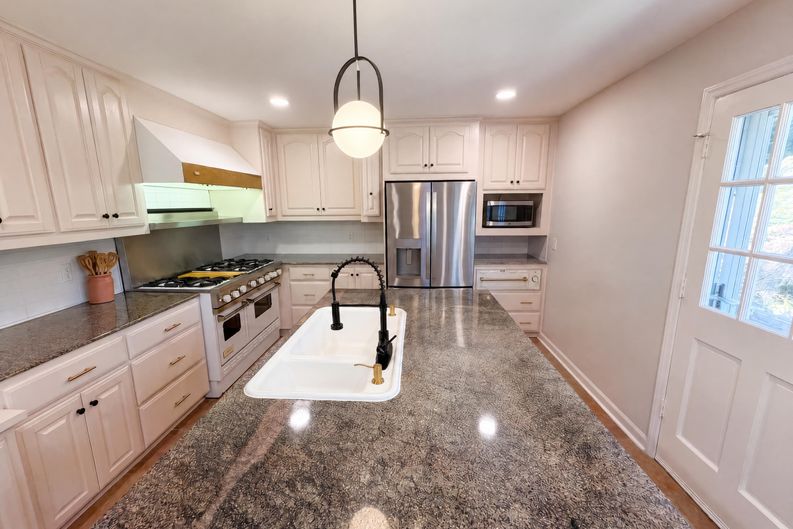 Photo 27 of 41 of 1030 McLaughlin Dr, Charlotte, NC