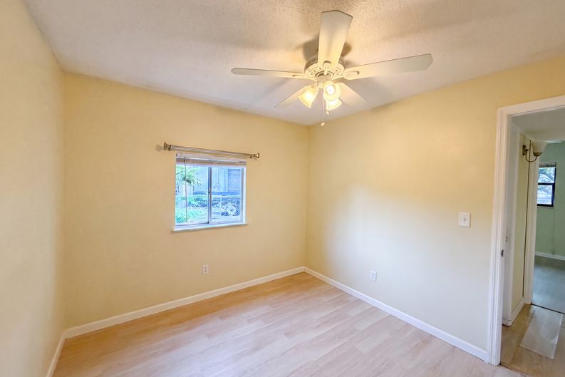Photo 15 of 26 of 722 Virginia Ln, Apopka, FL
