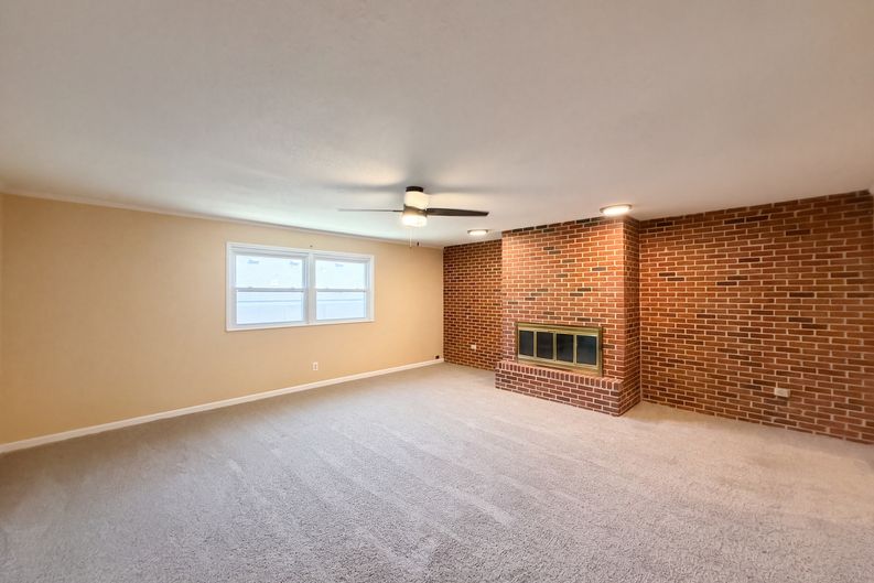Photo 3 of 23 of 602 W 101st St, Kansas City, MO