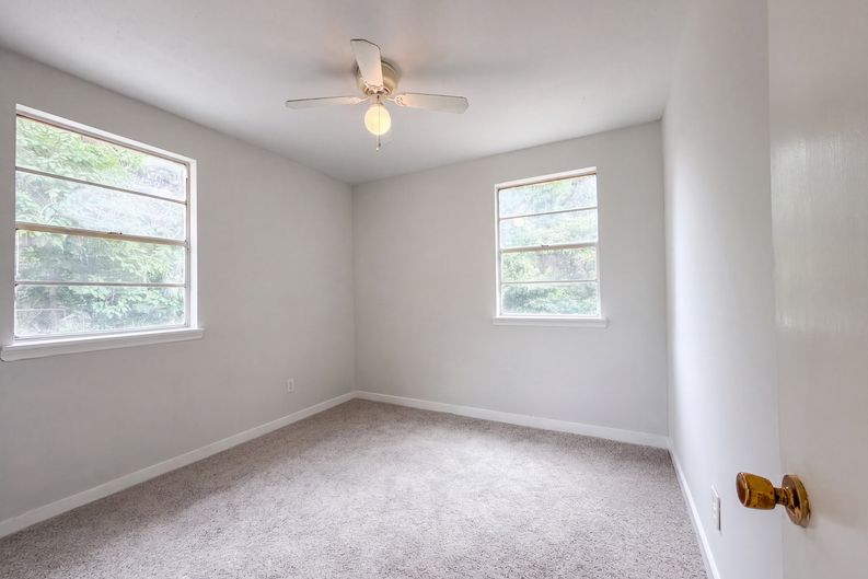 Photo 4 of 17 of 8951 Adams Ave, Jacksonville, FL