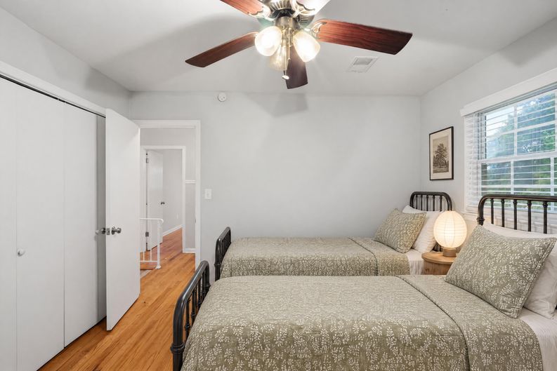 Photo 12 of 35 of 1604 Drayton Woods Dr, Tucker, GA