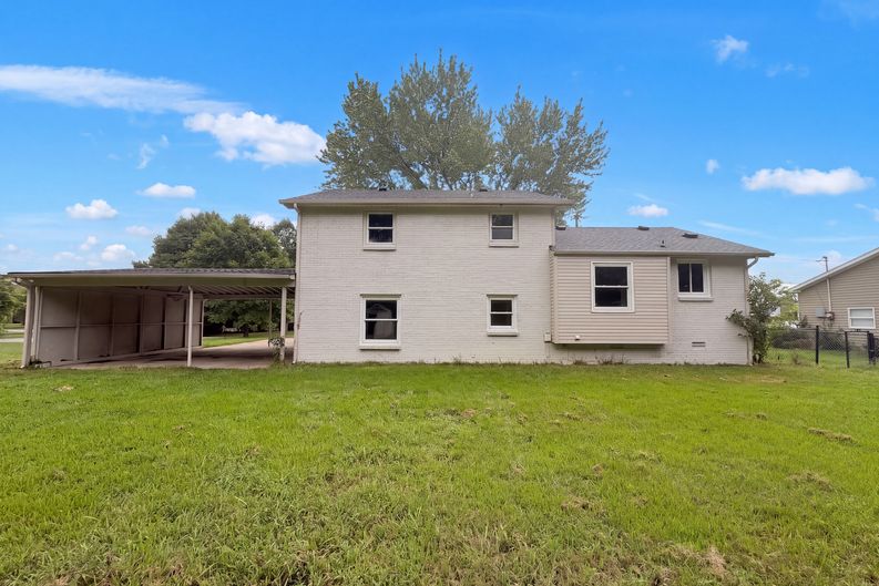 Photo 5 of 25 of 324 Woodale Dr, Clarksville, TN