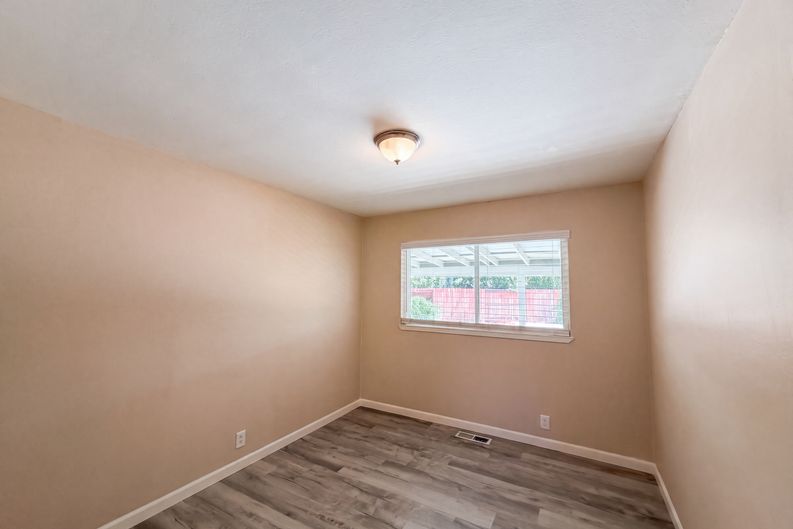 Photo 4 of 34 of 9232 Don Boriga Way, Stockton, CA