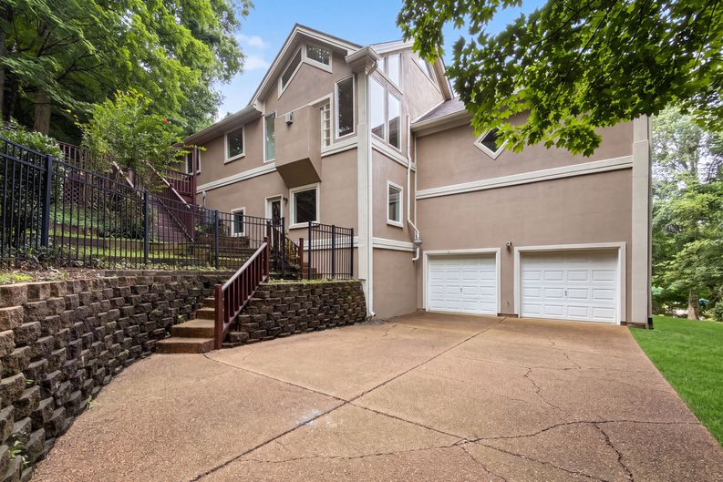 Photo 6 of 84 of 7030 Willowick Dr, Brentwood, TN