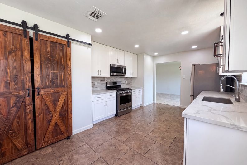 Photo 20 of 25 of 4519 S Ridgewalk Dr, Houston, TX
