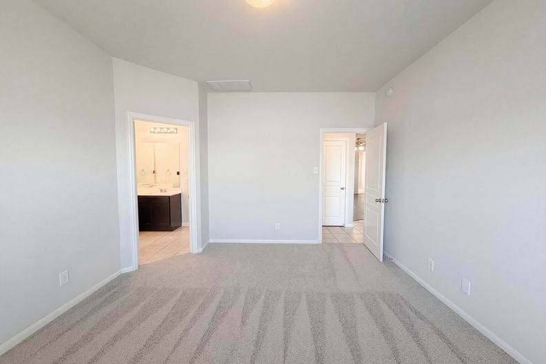 Photo 4 of 23 of 1038 Cash St, Alvin, TX