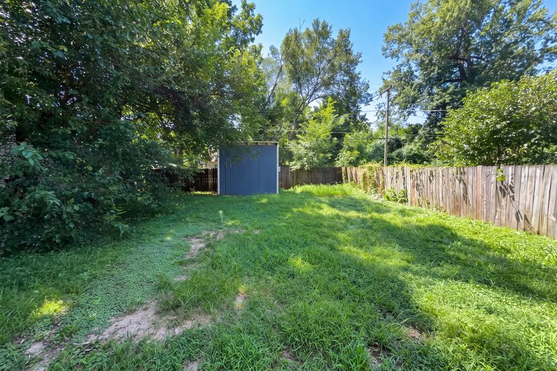 Photo 27 of 29 of 1446 E Whiteside St, Springfield, MO