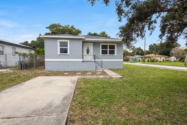 Photo 23 of 25 of 845 40th Ave S, Saint Petersburg, FL