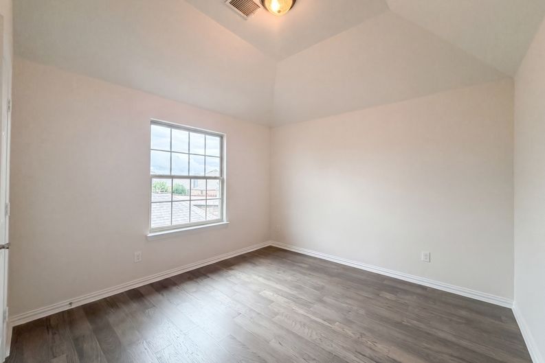 Photo 9 of 17 of 1421 Caruth Ln, Celina, TX