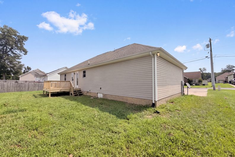 Photo 16 of 19 of 326 Gallop Ln, Springfield, TN