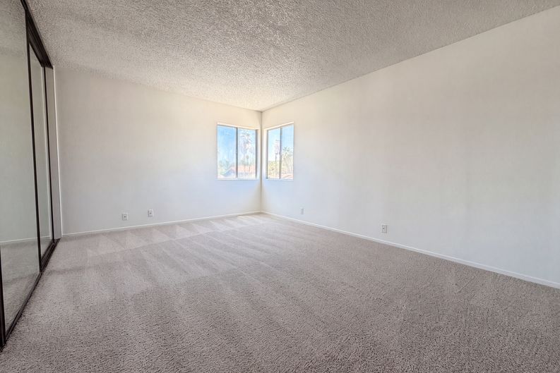 Photo 4 of 19 of 3152 Viewcrest Ave, Henderson, NV