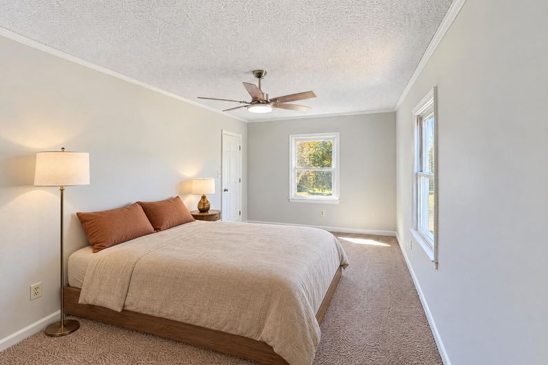 Photo 4 of 21 of 1608 Bishop Ct, Belmont, NC