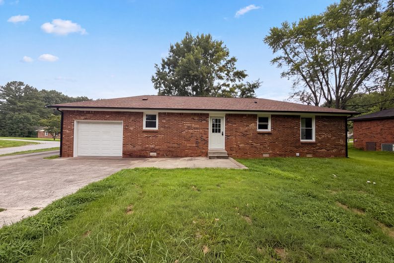 Photo 16 of 18 of 330 Harold Dr, Clarksville, TN