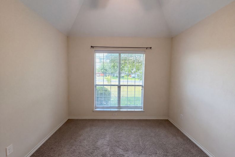 Photo 8 of 16 of 11117 Weatherford Dr, Belton, TX