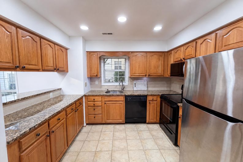 Photo 6 of 27 of 8509 Ivoryton Way, Montgomery Village, MD
