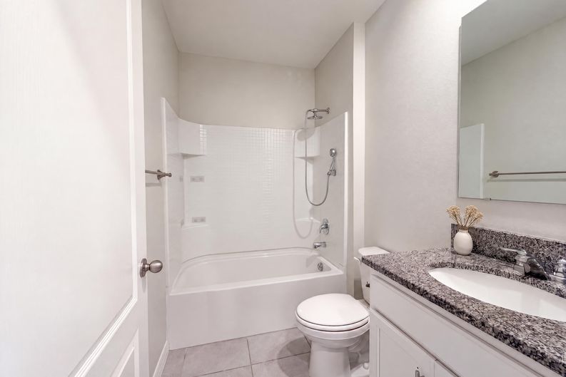 Photo 19 of 25 of 2112 Elio Ridge Dr, Zellwood, FL