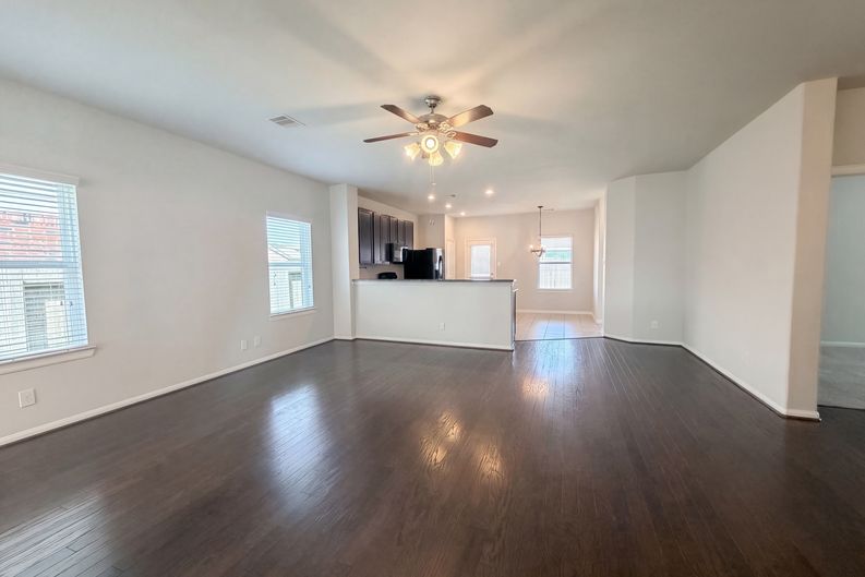 Photo 11 of 23 of 1038 Cash St, Alvin, TX
