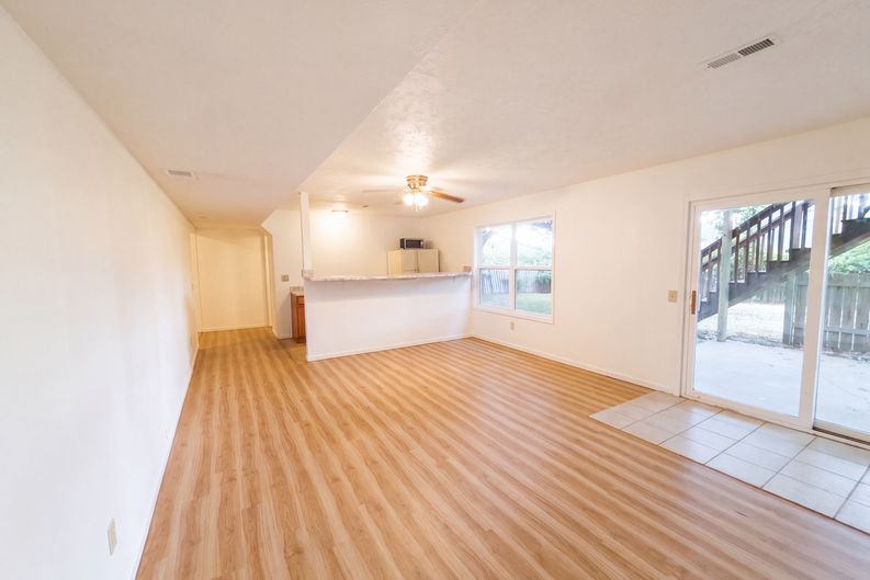 Photo 3 of 19 of 3372 S Western Ave, Springfield, MO