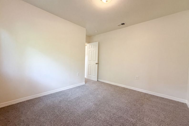 Photo 14 of 17 of 2906 Keslake St, San Antonio, TX