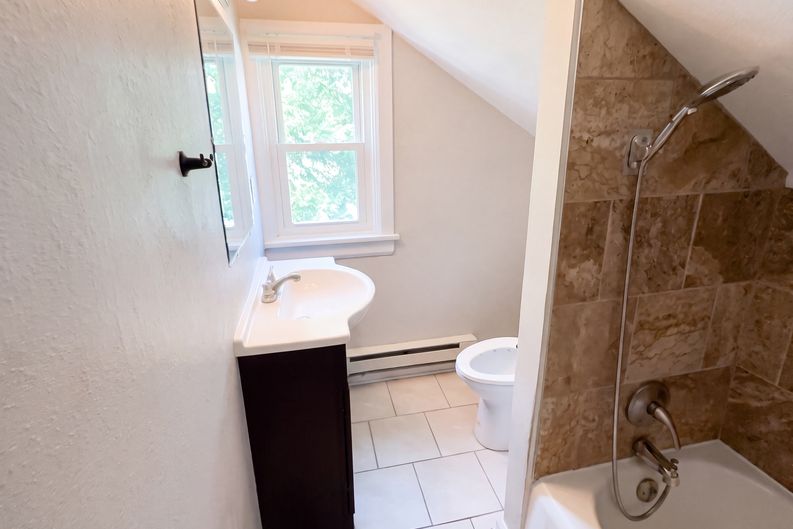 Photo 12 of 32 of 608 Howland Ave, Toledo, OH