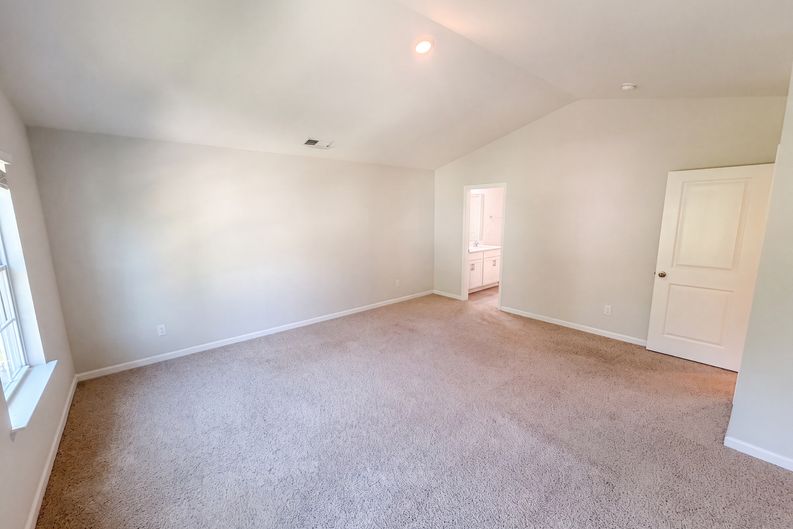 Photo 4 of 26 of 2014 Tarzi Ln, Charlotte, NC