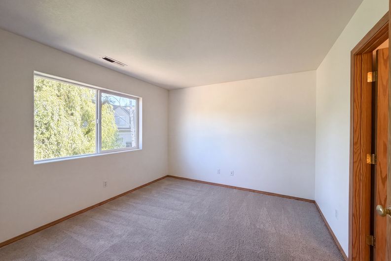 Photo 11 of 21 of 773 NW Forest Creek Dr, Hillsboro, OR