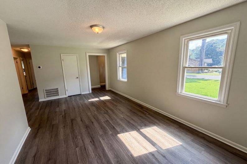 Photo 6 of 23 of 1328 Baffin Bay Rd, Columbia, SC