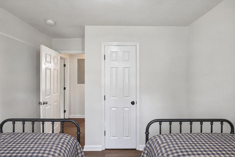 Photo 14 of 21 of 1410 Graymont Dr SW, Atlanta, GA