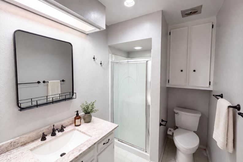 Photo 13 of 16 of 1115 N Waterview Dr, Richardson, TX
