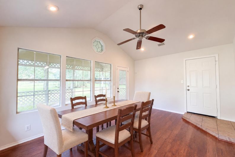 Photo 9 of 19 of 1119 Coe Rd, Pinehurst, TX