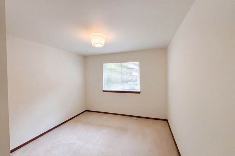 Photo 14 of 32 of 7629 NE 201st Pl, Kenmore, WA