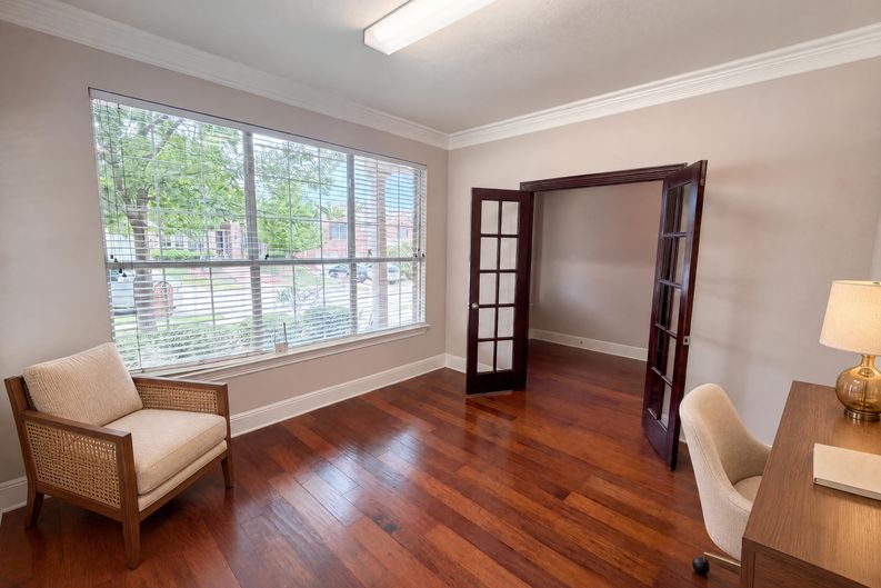 Photo 10 of 32 of 10330 Sandbar Dr, Irving, TX