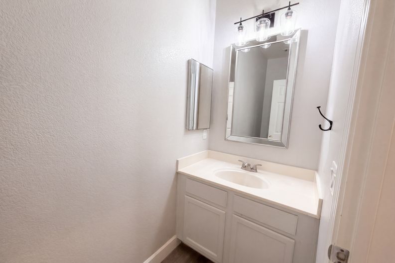Photo 19 of 35 of 2571 Cantara Ct, Sacramento, CA