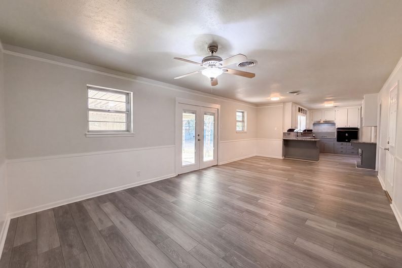 Photo 3 of 25 of 5421 Bonnie Wayne St, Haltom City, TX