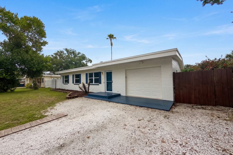 Photo 21 of 24 of 1371 Jeffords St, Clearwater, FL